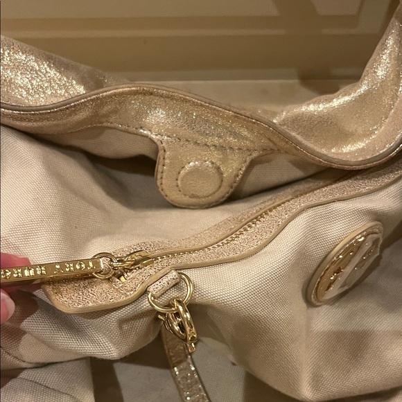 Tory Burch Gold Leather Oversized Dean Hobo EUC - Picture 8 of 11